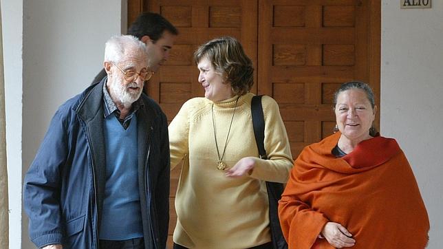 José Luis Sampedro junto a Olga Lucas, en una imagen de archivo