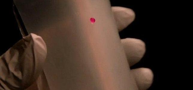 Crean un nuevo material inspirado en las lágrimas que se vuelve transparente