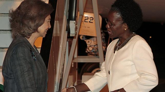 La Reina aterriza en Mozambique para apoyar la cooperación española