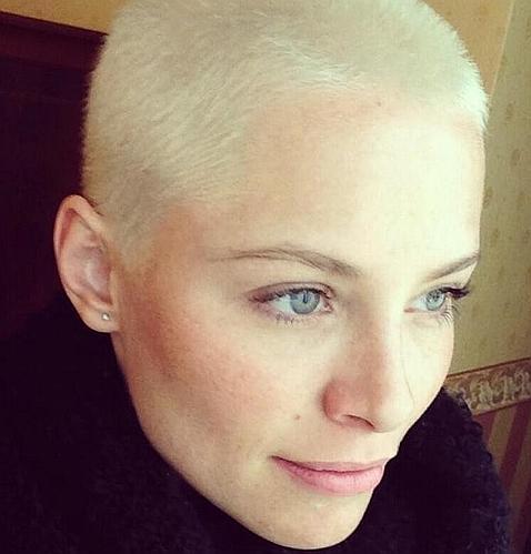 Soraya Arnelas se rapa la cabeza