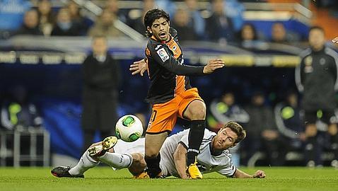 Banega y los coches, incompatibles