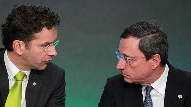 Draghi dice que la banca no da crédito porque no se fía de la economía ni de sus clientes