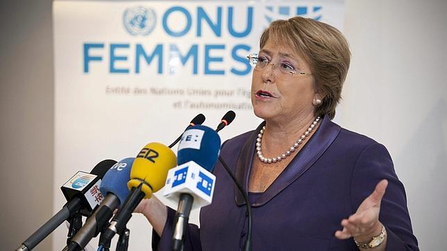 La expresidenta Michelle Bachelet anuncia que impulsará una nueva Constitución en Chile