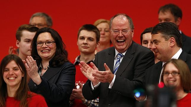 La oposición todavía espera el milagro de desbancar a Merkel