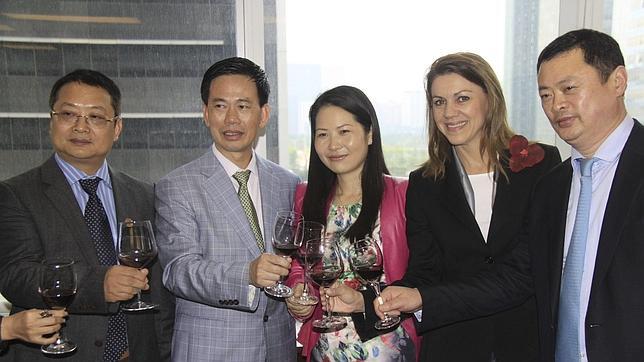 Cospedal llega a China en busca de turismo e inversión