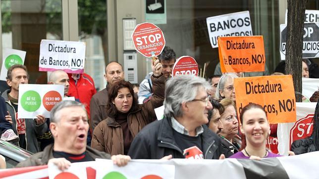 Una juez de Madrid para un desahucio hasta que acabe el curso de los niños