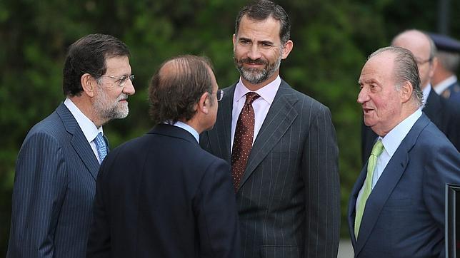Más contactos entre el Rey y el Príncipe