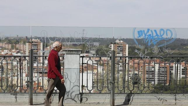 Plaga de grafitis en el Viaducto de Segovia
