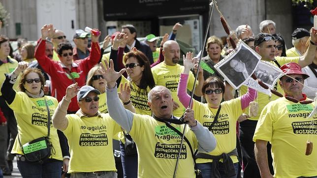 Los afectados por preferentes tendrán voz en la comisión del Parlamento gallego