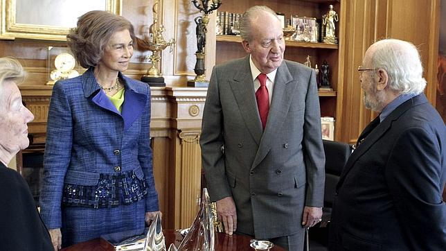 El Rey recibe a Caballero Bonald: «Pronto estaré dando guerra otra vez»