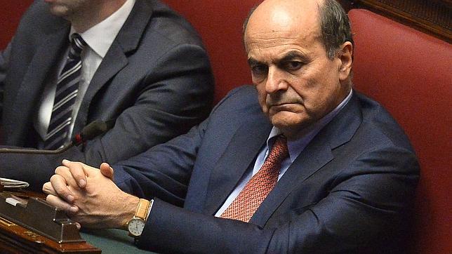 Bersani confirma su renuncia como líder del PD: «Echaré una mano en lo que pueda»