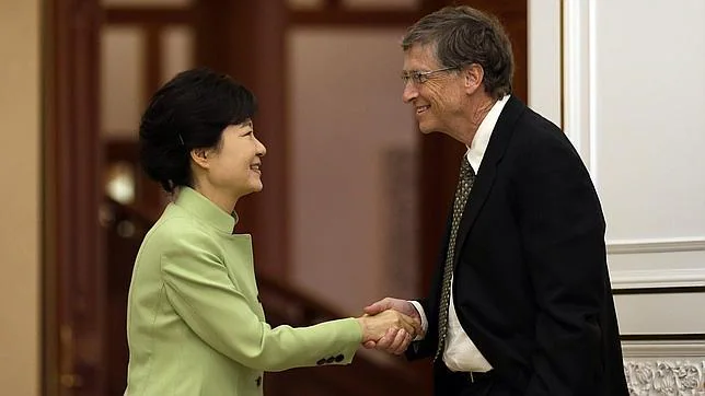 El saludo con la mano en el bolsillo de Bill Gates a Park molesta a Corea del Sur