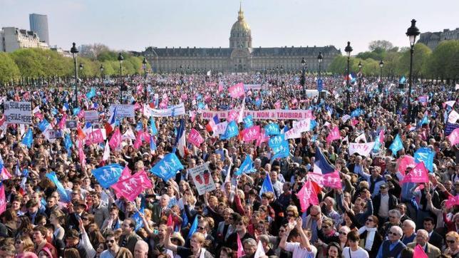 Francia aprobará este martes el matrimonio homosexual en medio de un clima de crispación