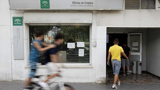 La tasa de empleo española cae al 59,3%, la segunda cifra más baja de la UE