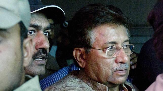 Detienen a Musharraf por su implicación en el asesinato de Benazir Bhutto