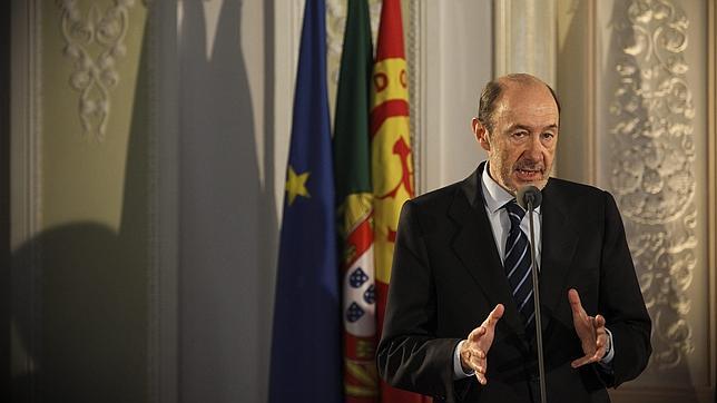 Rubalcaba presentará el lunes «un plan de crecimiento» si hoy hay nuevos recortes