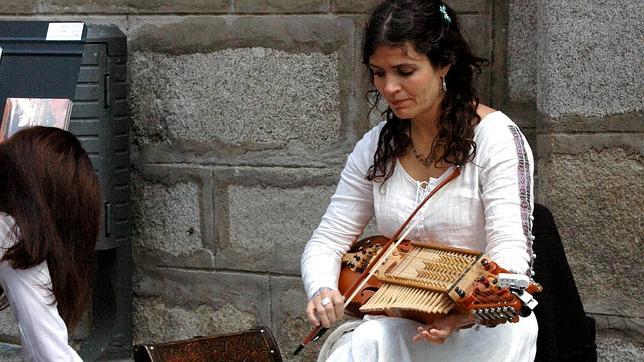 Ana Alcaide, en Arco de Palacio, en donde suele tocar su viola de teclas