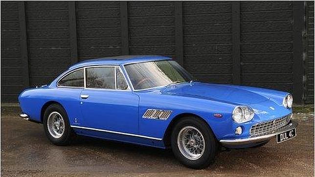 El primer coche de John Lennon, a subasta