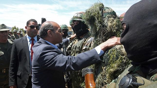 Gobierno y oposición chocan en Túnez ante la presión de terroristas de Al Qaida