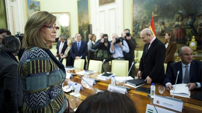 La consejera catalana pide de nuevo a Wert que retire la Lomce