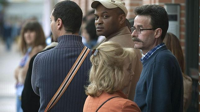 Mujer, española y trabajadora pública, el nuevo perfil de riesgo por desempleo