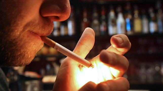 Un bufete de abogados estudia denunciar al Ministerio de Sanidad por muertes relacionadas con el tabaco