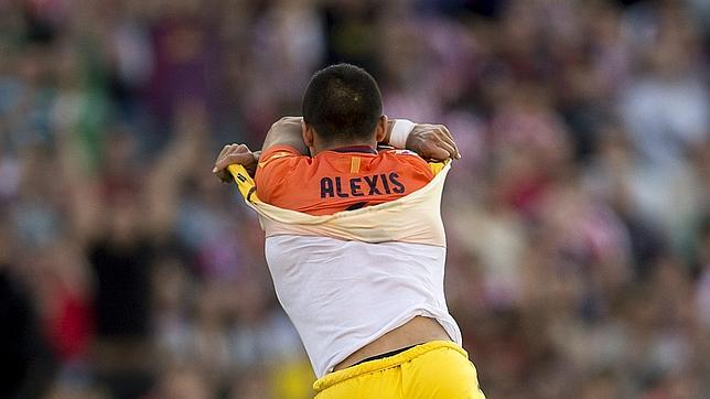 El Barcelona gana de rebote en el Calderón