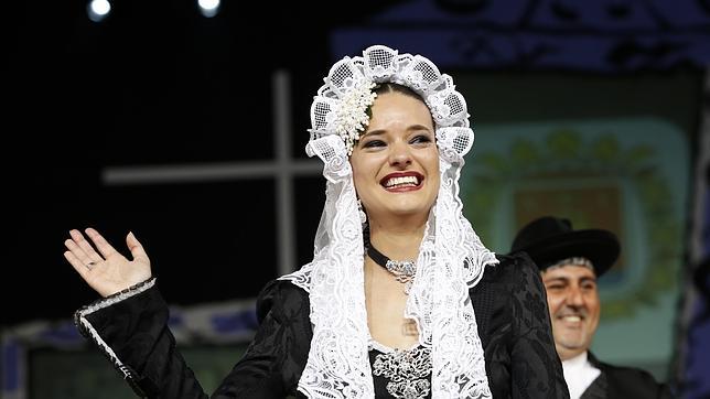 Beatriz Botella Gil, elegida Bellea del Foc para las Hogueras 2013 de Alicante