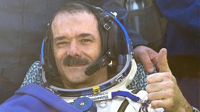 Chris Hadfield, el astronauta más popular, regresa a la Tierra