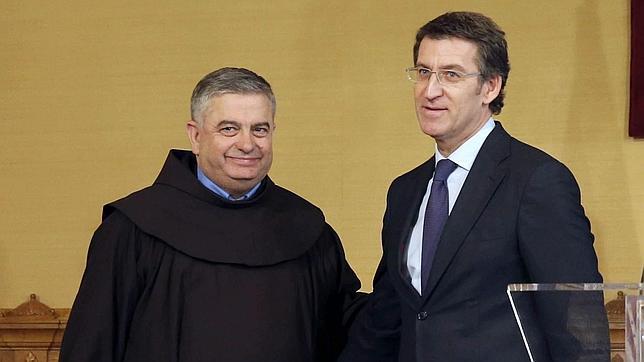 Feijóo a Rodríguez Carballo: «Es un honor que en el Vaticano se hable gallego»