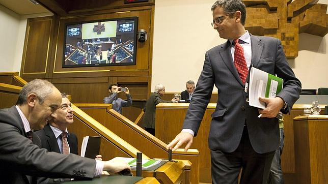 El Parlamento vasco declara que los reclusos etarras no son presos políticos