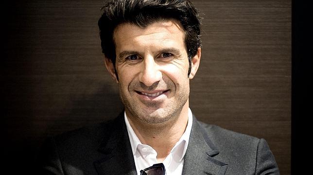 Figo: «Si el Real Madrid gana, espero que sea Casillas quien suba a recoger la Copa»