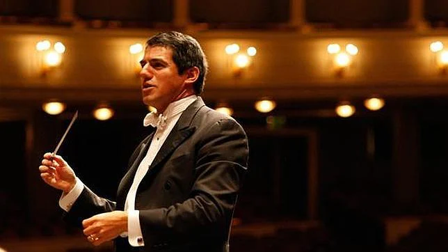 Harth-Bedoya se perfila como nuevo director titular de la Orquesta Nacional