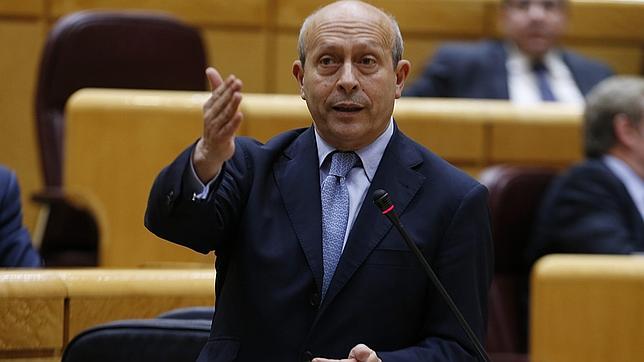 CiU acusa a Wert de dar «un golpe de estado a la inmersión lingüística»