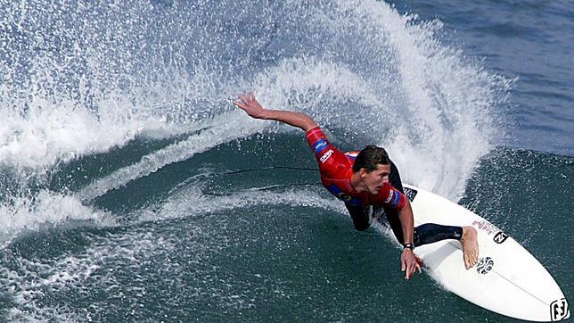 Uno de los competidores de surf en Mundaka