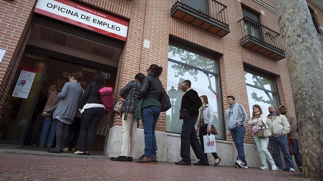 Más de un millón de personas lleva en paro tres años o más