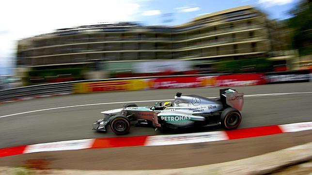 Rosberg atrapa su tercera pole consecutiva