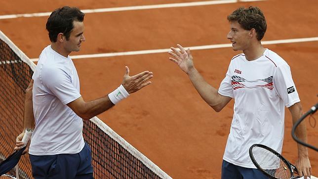 Federer despierta a Carreño