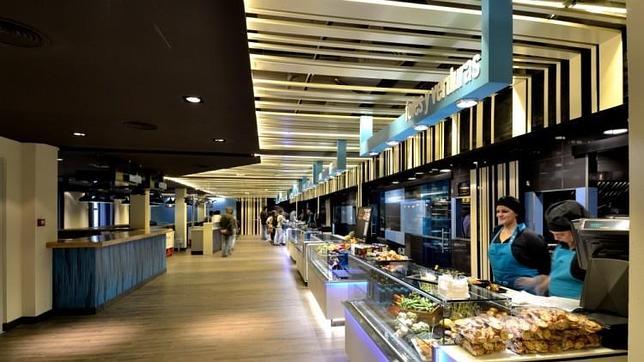 Vista de una de las plantas de puestos del Mercado Isabela