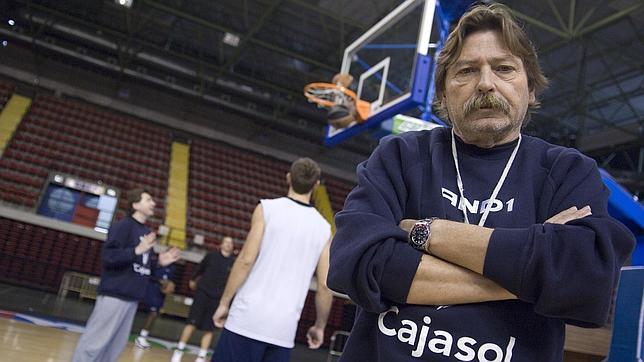 Imputan a Manel Comas por un delito continuado de abuso sexual