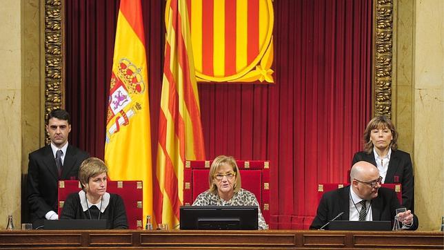 El Parlament dejará de pagar billetes de tren y peajes a los diputados catalanes