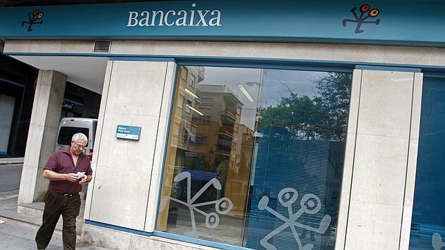 Prisión comunicada y sin fianza para el  policía que apuñaló a un exdirector de Bankia