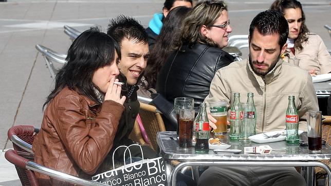 Unos 70.000 catalanes dejaron de fumar el año pasado, según la conselleria de Salud