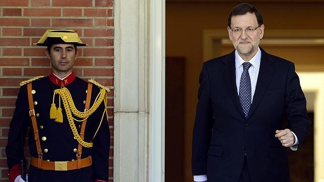 Rajoy avanza que habrá «medidas concretas» para hacer una Administración más «moderna y eficiente»