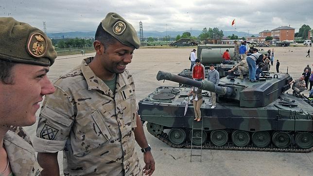 Día de las Fuerzas Armadas del pasado año en la base vitoriana de Araca, que también abrirá este año sus puertas
