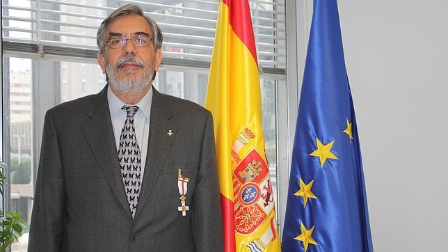 Chacón premió con una medalla al director de la entidad estatal del suelo en quiebra