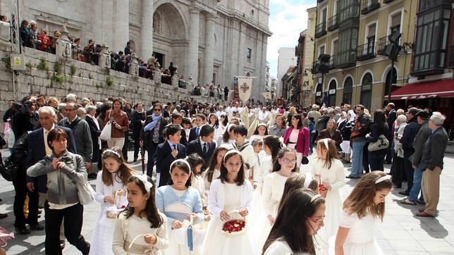 La fiesta del Corpus Christi procesiona la Eucaristía por las calles de Castilla y León