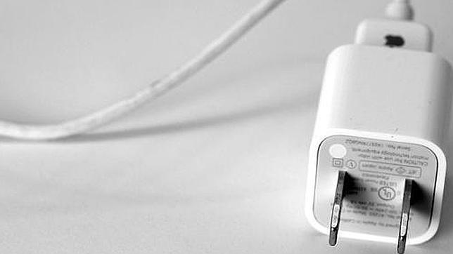 Apple arregla con iOS 7 el error que permite «hackear» el iPhone con un cargador