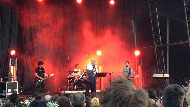 Daniel Johnston, toalla al cuello