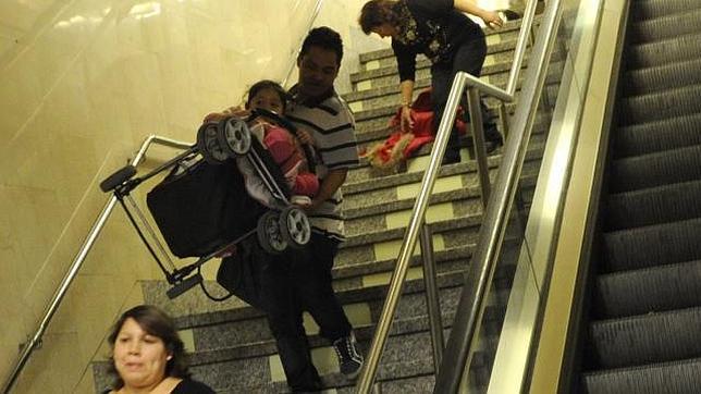 Avenida de América: tres meses sin las únicas escaleras mecánicas de la línea 6